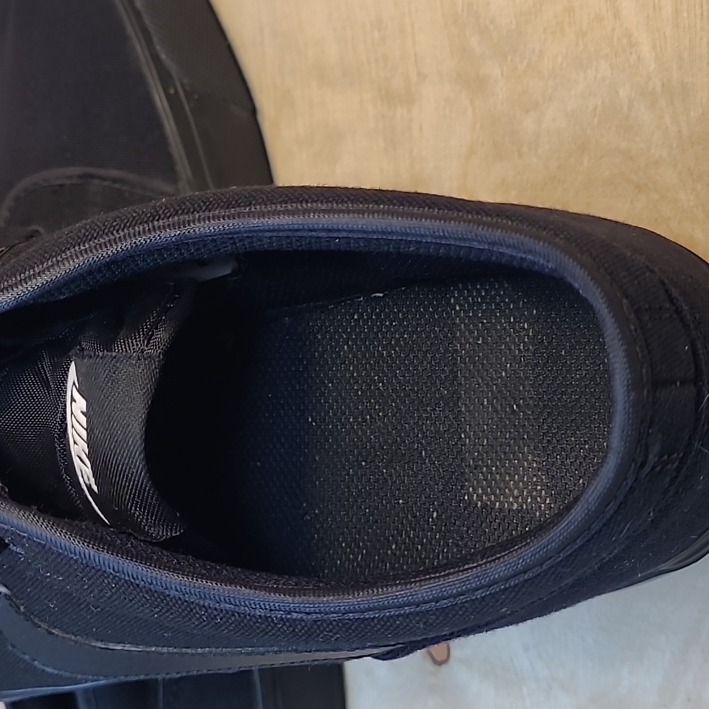 Nike Toki Low Triple Black Mens Sneakers - Picture 10 of 10